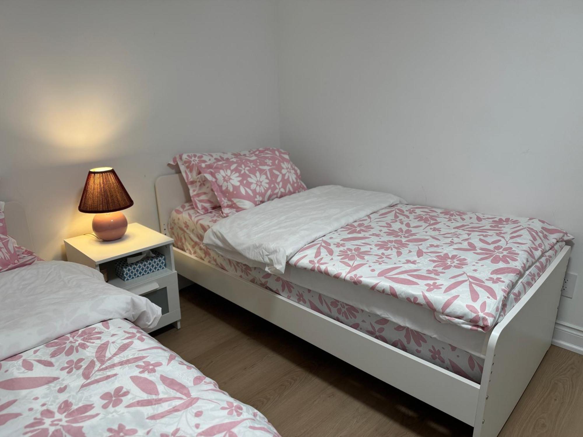 Cozy, Brand-New, 2Bdr,Walkout Apt, Free Parking Richmond Hill Luaran gambar